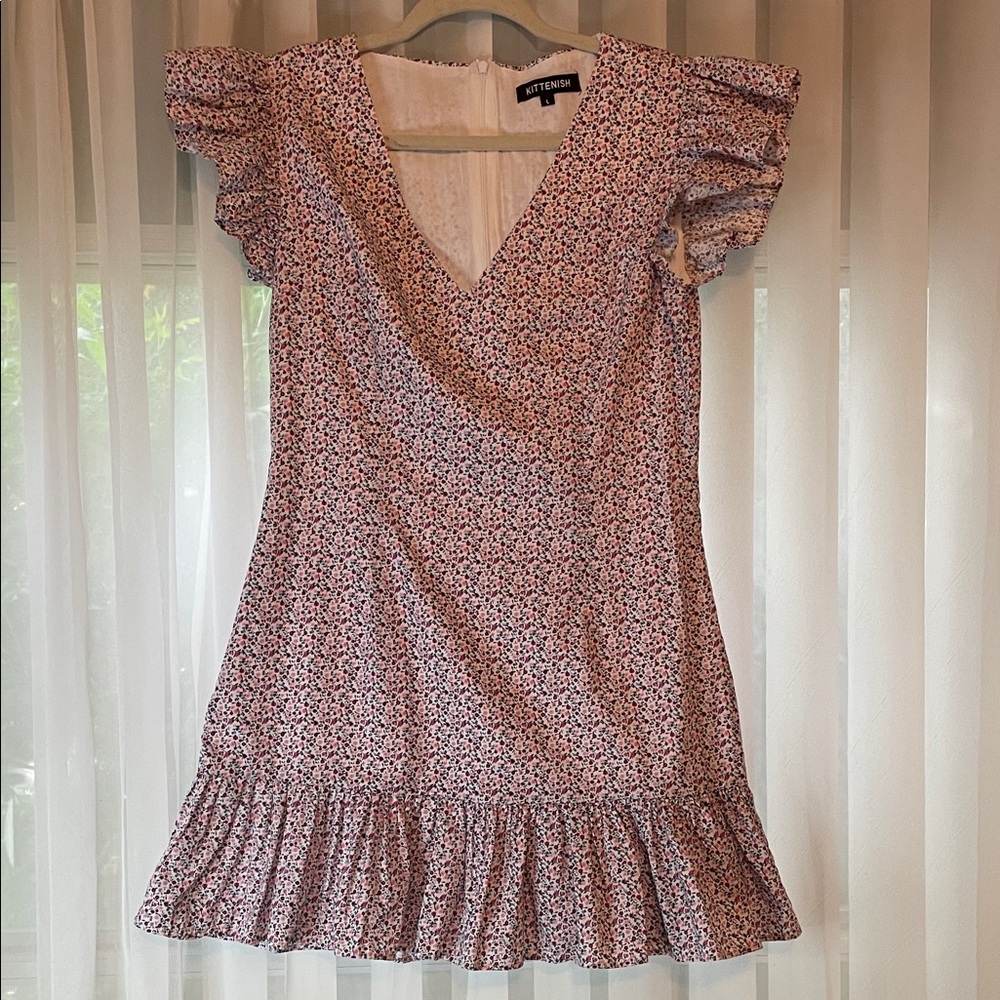Kittenish Floral‎ V-Neck Mini Dress. Size L. 100 % Cotton